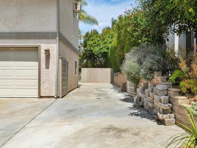 2646 Unicornio St, Carlsbad, CA 92009