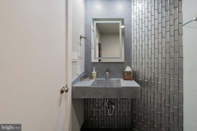 1488 SHELBURNE CT, Allentown, PA 18104