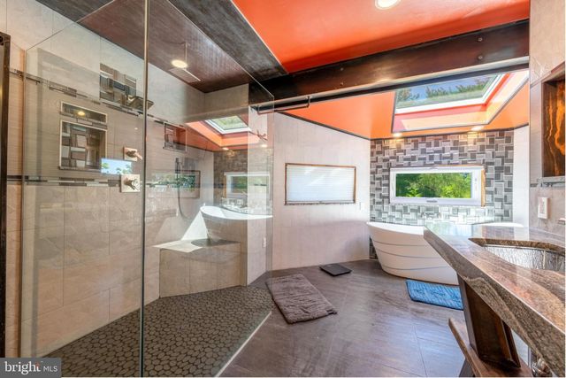 1488 SHELBURNE CT, Allentown, PA 18104