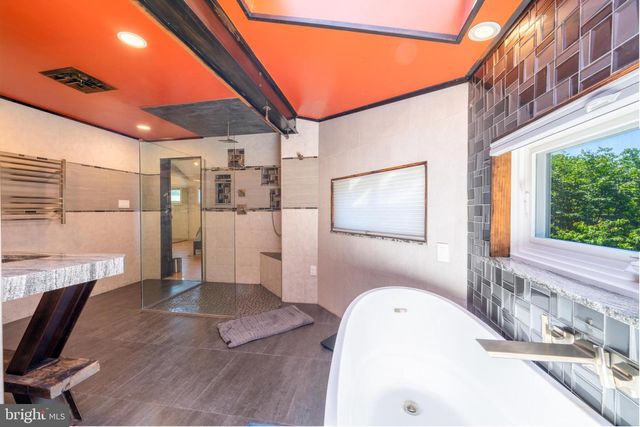 1488 SHELBURNE CT, Allentown, PA 18104