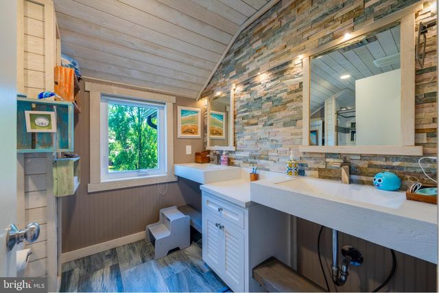 1488 SHELBURNE CT, Allentown, PA 18104