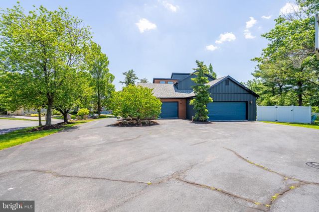 1488 SHELBURNE CT, Allentown, PA 18104