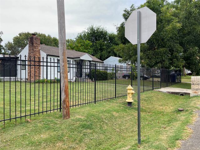 1649 N Columbia Place, Tulsa, OK 74110
