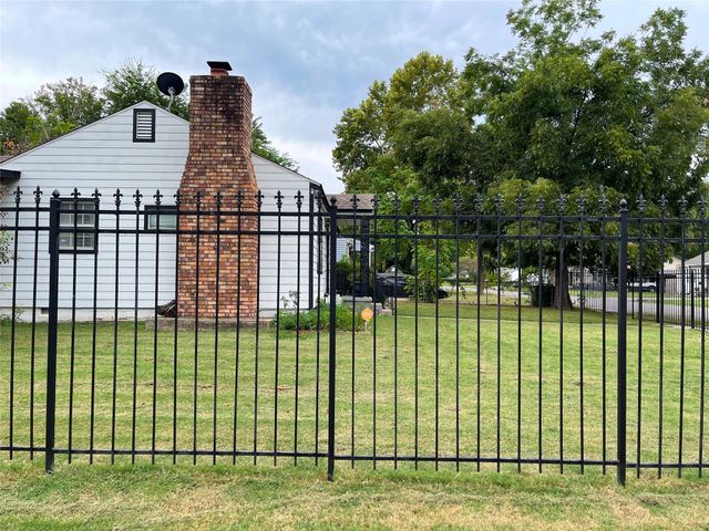 1649 N Columbia Place, Tulsa, OK 74110