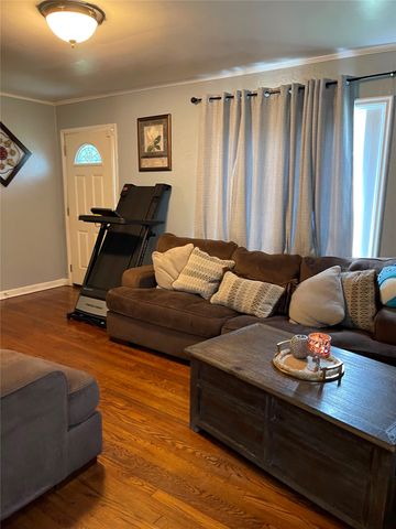1649 N Columbia Place, Tulsa, OK 74110