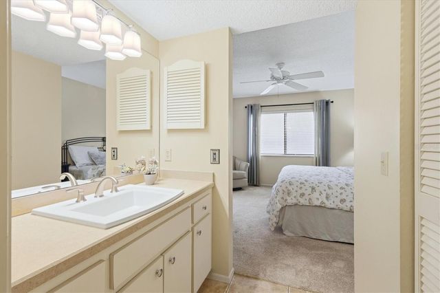 3365 CROSS CREEK DR 3365, Sarasota, FL 34231