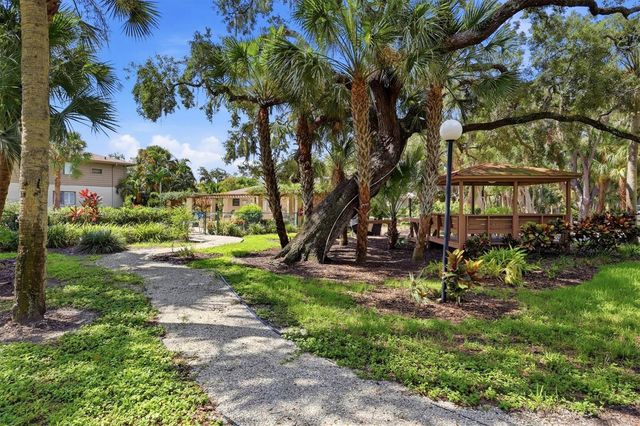 3365 CROSS CREEK DR 3365, Sarasota, FL 34231