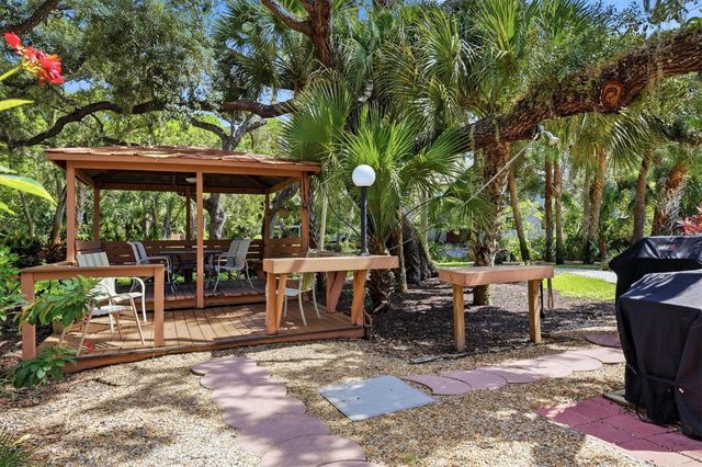 3365 CROSS CREEK DR 3365, Sarasota, FL 34231
