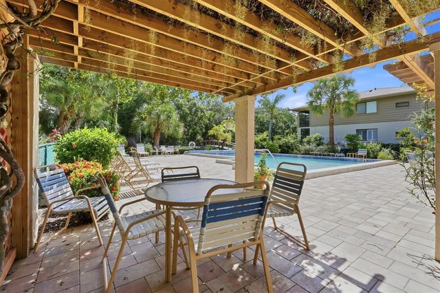 3365 CROSS CREEK DR 3365, Sarasota, FL 34231