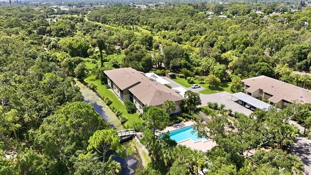 3365 CROSS CREEK DR 3365, Sarasota, FL 34231