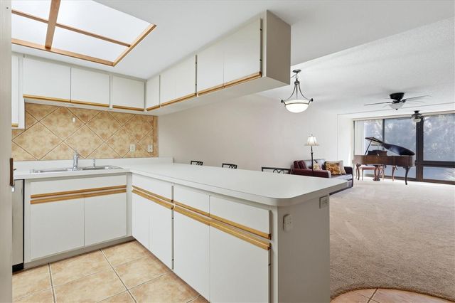 3365 CROSS CREEK DR 3365, Sarasota, FL 34231