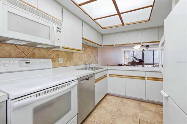 3365 CROSS CREEK DR 3365, Sarasota, FL 34231