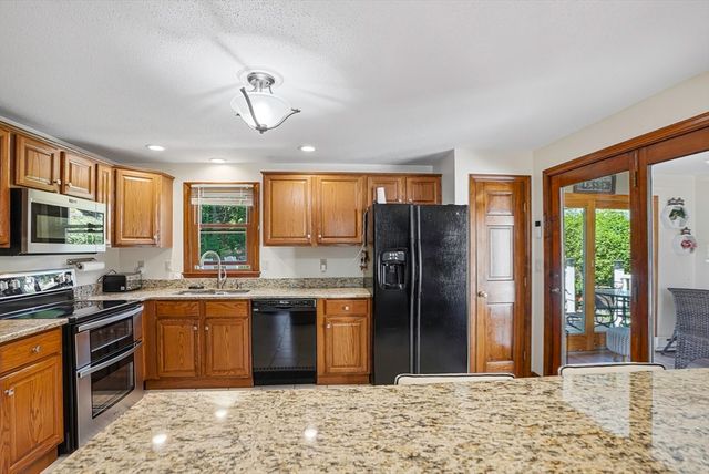 26 Long Hill Dr, Leominster, MA 01453