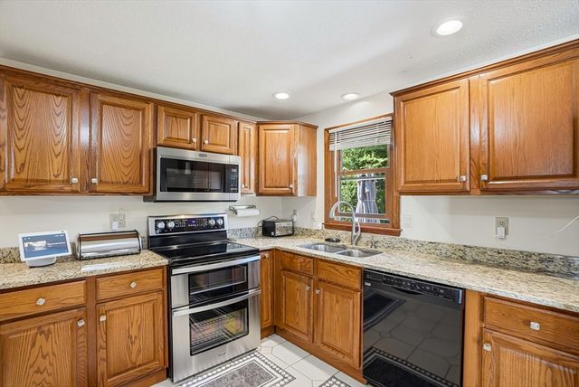 26 Long Hill Dr, Leominster, MA 01453
