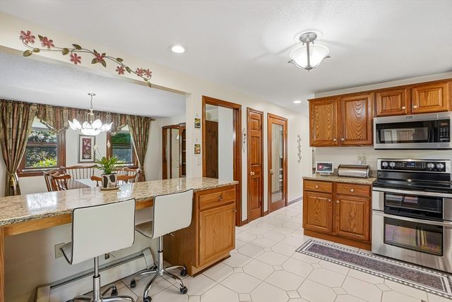 26 Long Hill Dr, Leominster, MA 01453