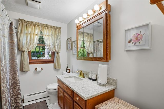 26 Long Hill Dr, Leominster, MA 01453