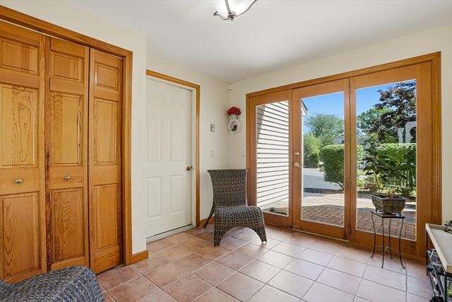 26 Long Hill Dr, Leominster, MA 01453