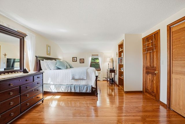 26 Long Hill Dr, Leominster, MA 01453