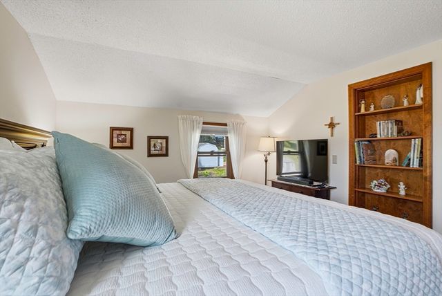 26 Long Hill Dr, Leominster, MA 01453