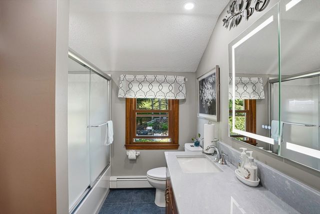 26 Long Hill Dr, Leominster, MA 01453