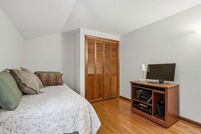 26 Long Hill Dr, Leominster, MA 01453