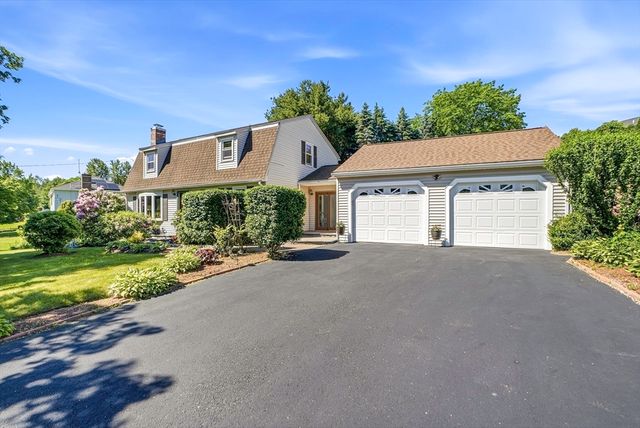 26 Long Hill Dr, Leominster, MA 01453