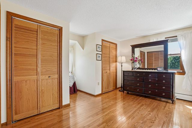 26 Long Hill Dr, Leominster, MA 01453