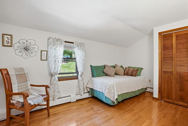 26 Long Hill Dr, Leominster, MA 01453