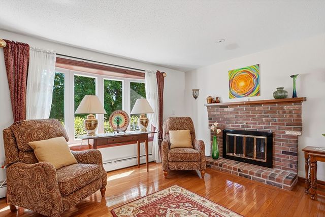26 Long Hill Dr, Leominster, MA 01453