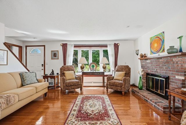 26 Long Hill Dr, Leominster, MA 01453