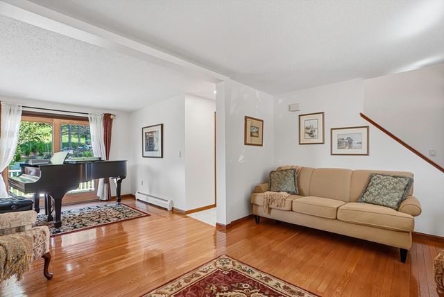 26 Long Hill Dr, Leominster, MA 01453