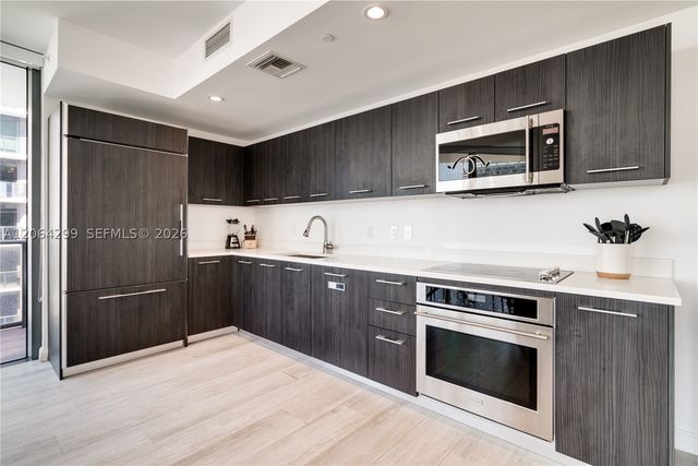 45 SW 9th St 2306, Miami, FL 33130