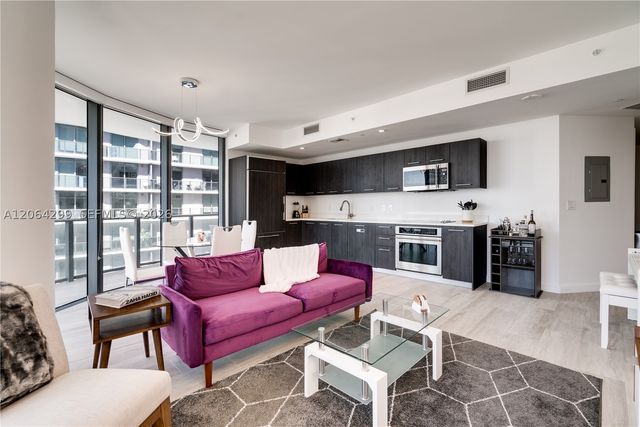 45 SW 9th St 2306, Miami, FL 33130
