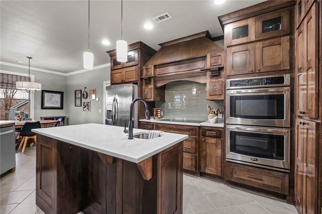 11010 Meadow Lark Road, Rogers, AR 72756