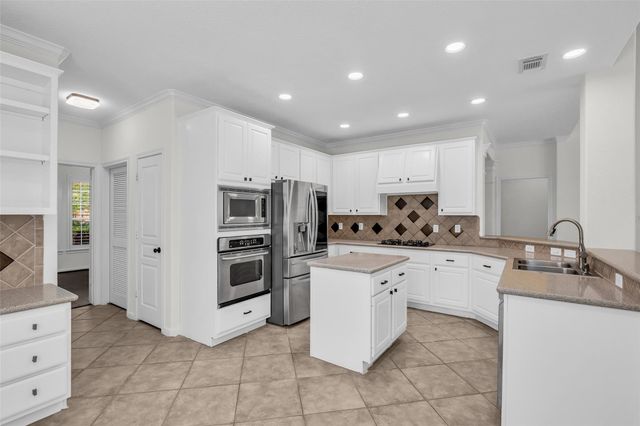 79 W Shale Creek Circle, The Woodlands, TX 77382