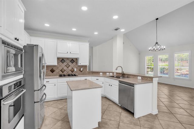 79 W Shale Creek Circle, The Woodlands, TX 77382