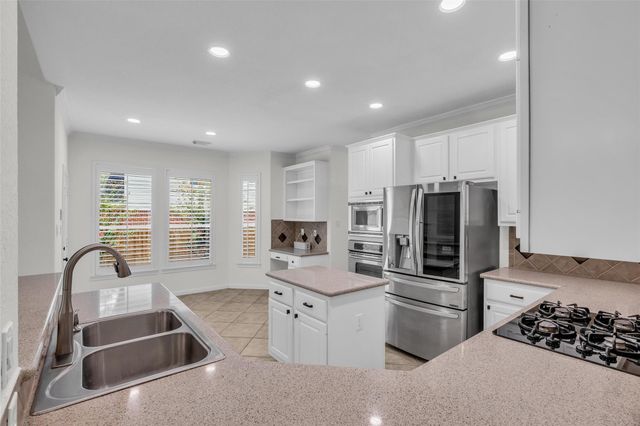 79 W Shale Creek Circle, The Woodlands, TX 77382