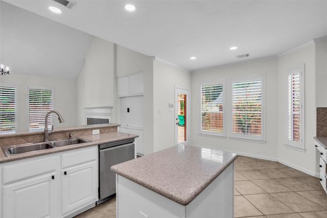 79 W Shale Creek Circle, The Woodlands, TX 77382