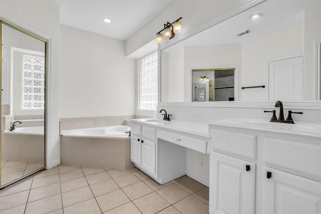 79 W Shale Creek Circle, The Woodlands, TX 77382