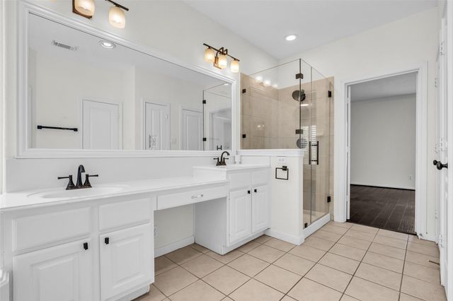 79 W Shale Creek Circle, The Woodlands, TX 77382