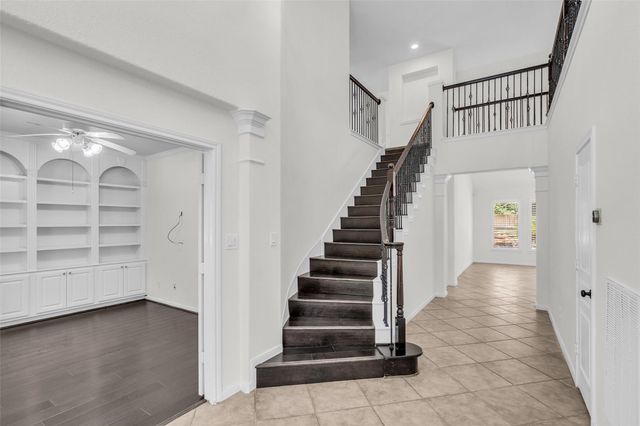 79 W Shale Creek Circle, The Woodlands, TX 77382
