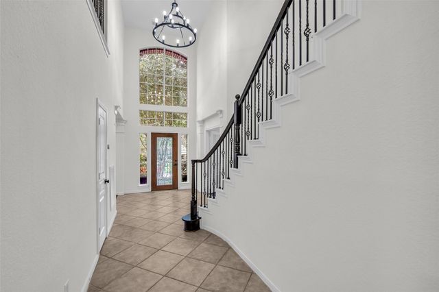 79 W Shale Creek Circle, The Woodlands, TX 77382