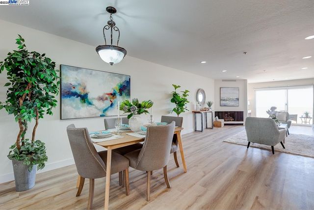 1001 Shoreline Dr 301, Alameda, CA 94501