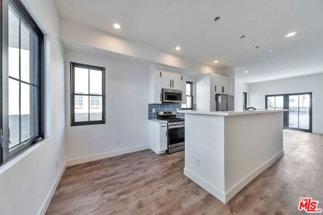 1022 S Masselin Avenue, Los Angeles, CA 90019