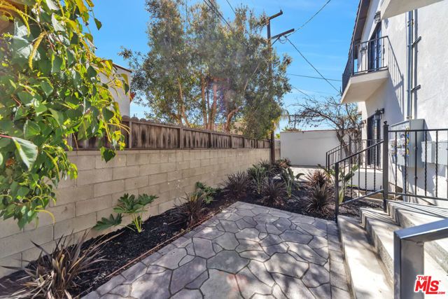 1022 S Masselin Avenue, Los Angeles, CA 90019