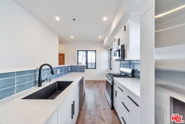 1022 S Masselin Avenue, Los Angeles, CA 90019