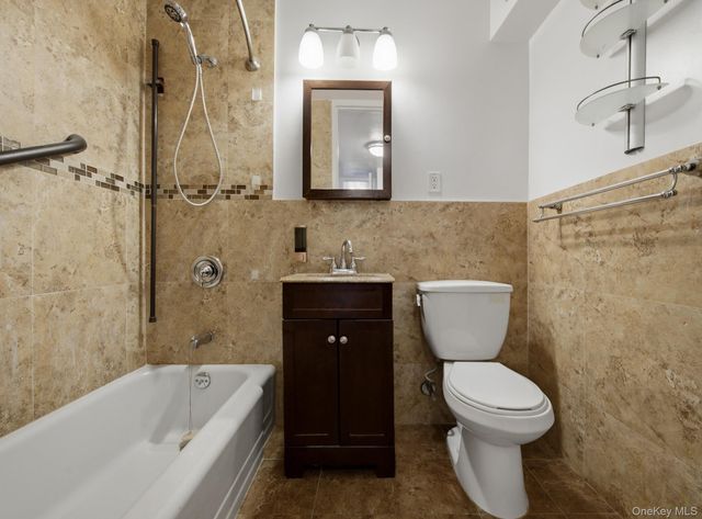 185 Hall Street 1717, Brooklyn, NY 11205