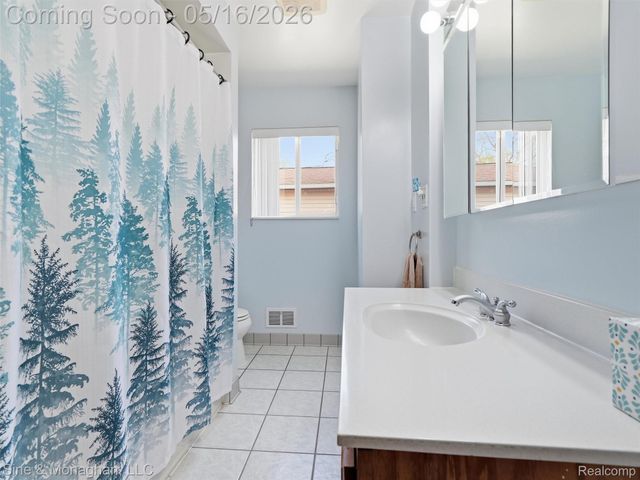 23701 Lakewood Street, St. Clair Shores, MI 48082