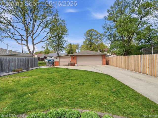23701 Lakewood Street, St. Clair Shores, MI 48082