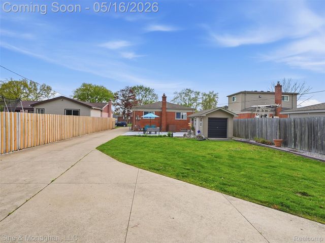 23701 Lakewood Street, St. Clair Shores, MI 48082